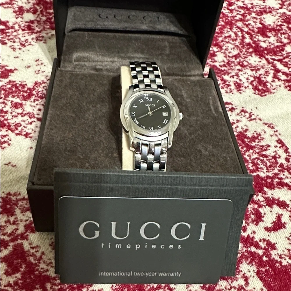 Gucci Womens Silver Stainless Steel Black Dial Watch